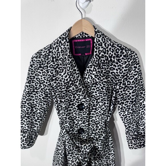 NWT Forever 21 Sz M Black/White Leopard Print Trench Coat Jacket 3/4 Sleeve Belt - Picture 2 of 13